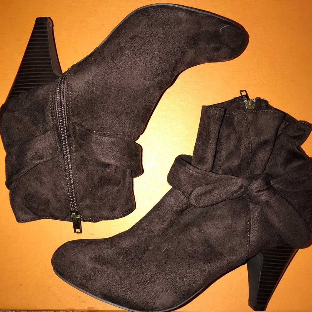 Nine West 👢 Brown Suede Booties